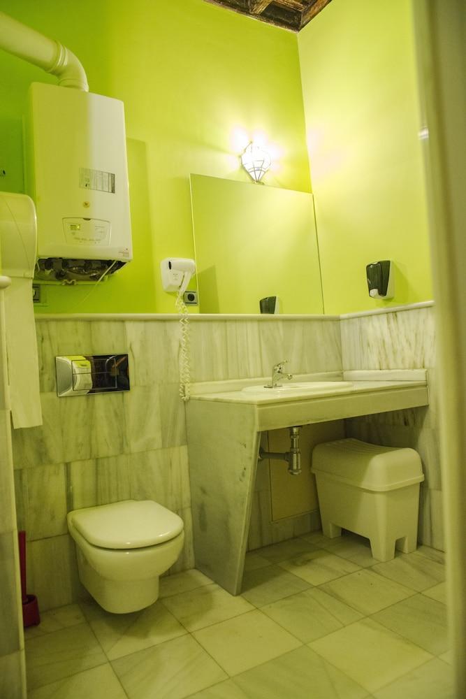 White Nest Hostal Granada
