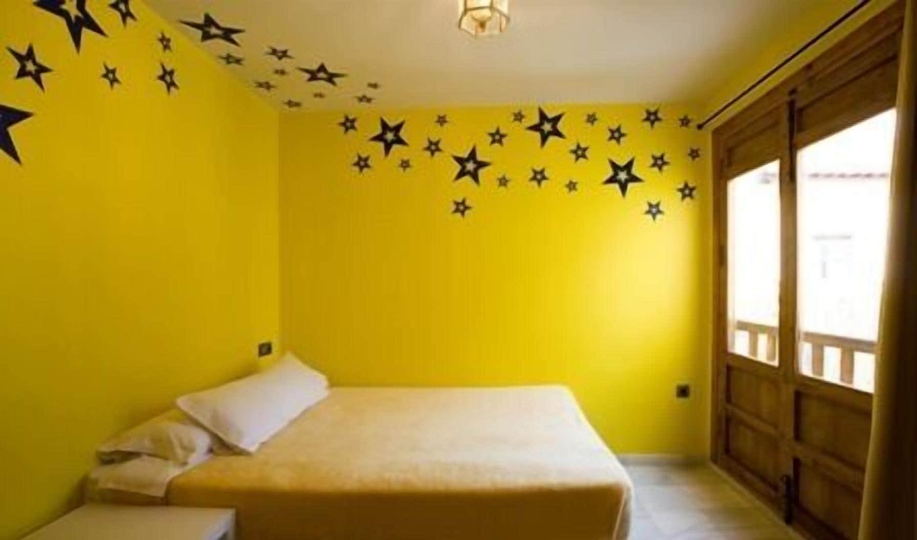 Hostel White Nest *